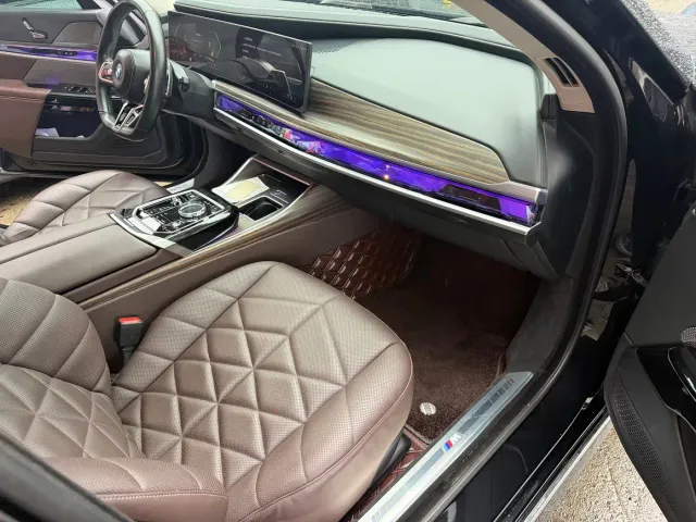 BMW 7 Series — Фото автомобиля 14