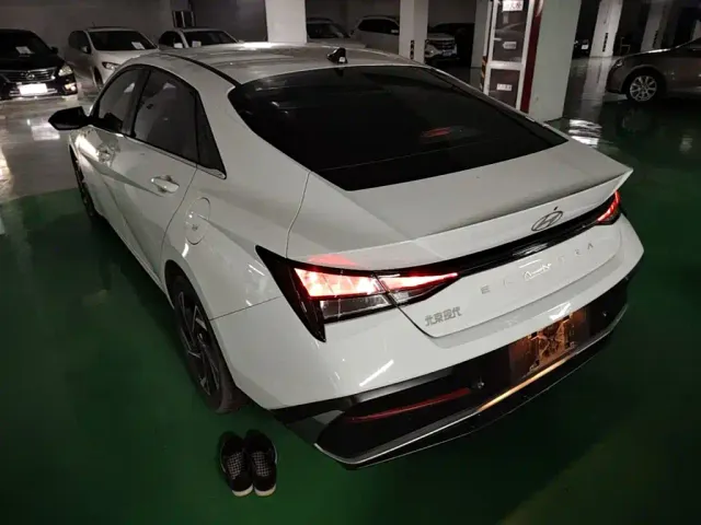 Hyundai Elantra — Фото автомобиля 4