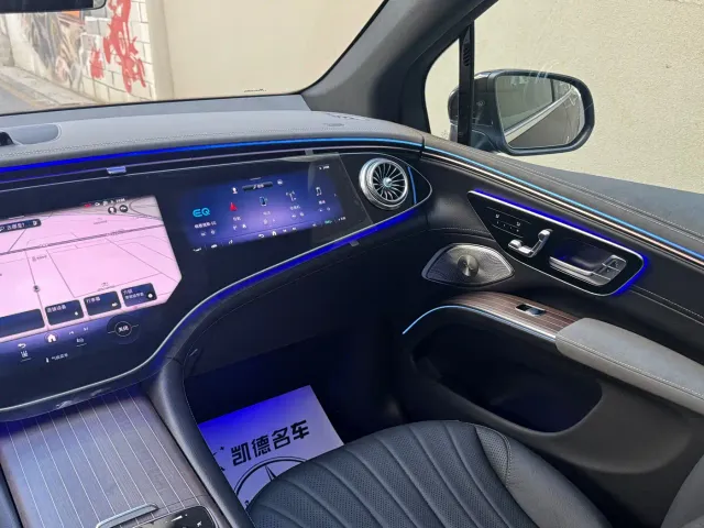 Mercedes-Benz EQS SUV — Фото автомобиля 13