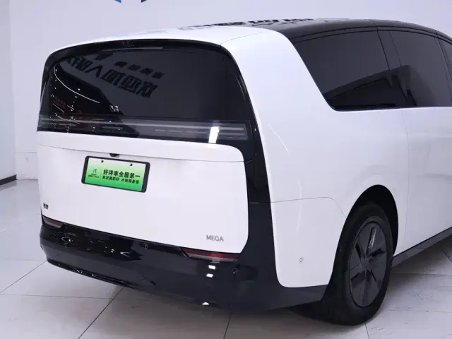 Li Auto MEGA — Фото автомобиля 8