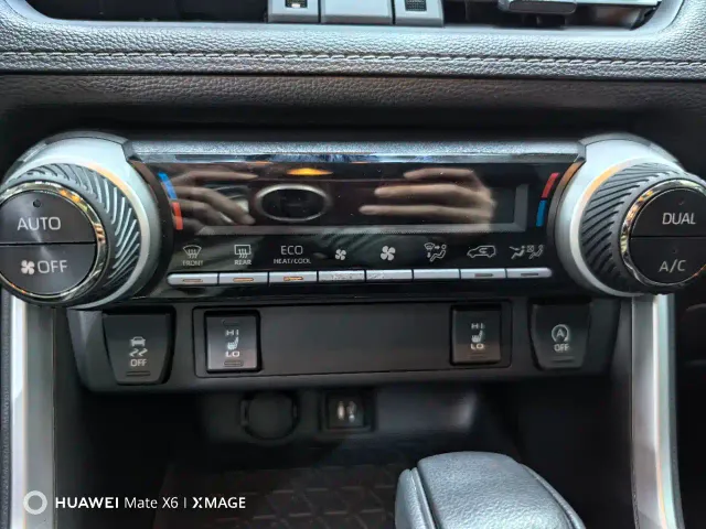 Toyota RAV4 — Фото автомобиля 10