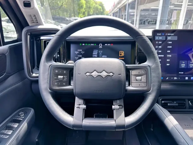 BYD FangChengBao Leopard 5 — Фото автомобиля 11