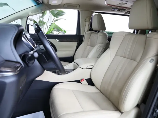 Toyota Vellfire — Фото автомобиля 8