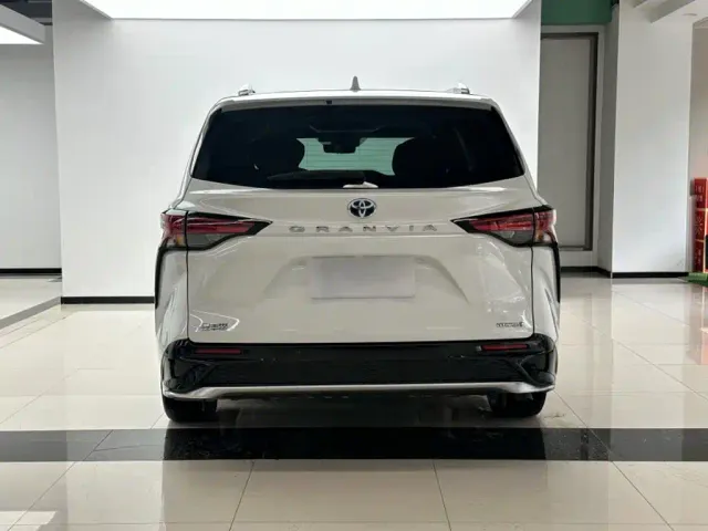 Toyota Granvia — Фото автомобиля 15