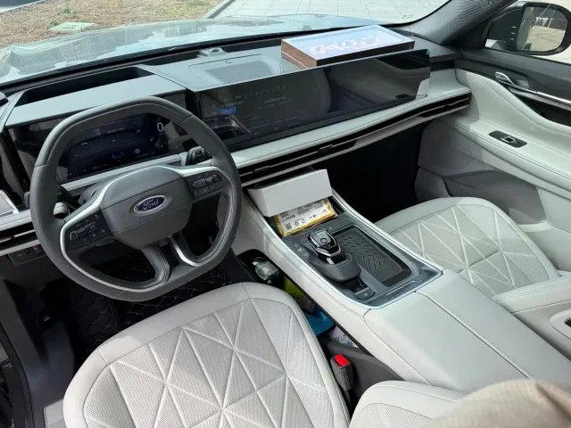 Ford Edge — Фото автомобиля 4