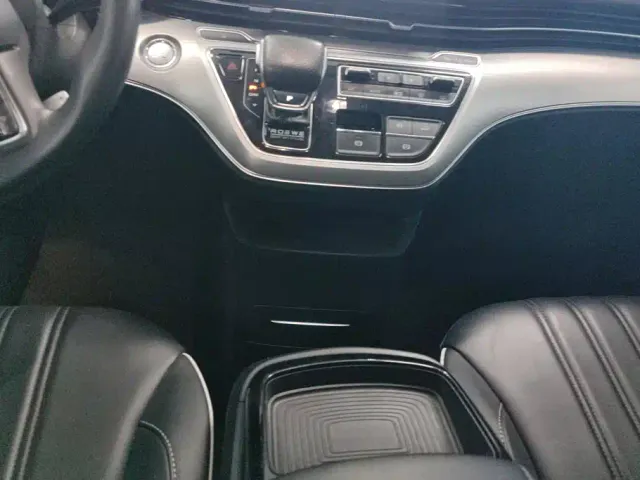 Roewe iMAX8 — Фото автомобиля 16