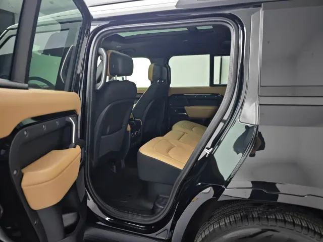 Land Rover Defender — Фото автомобиля 14