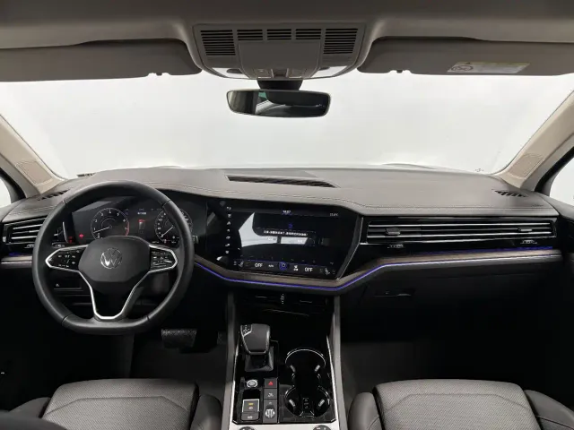 Volkswagen Touareg — Фото автомобиля 8