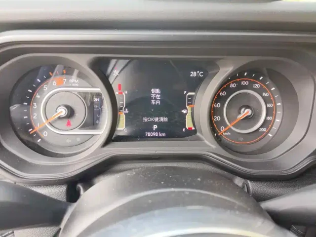 Jeep Wrangler — Фото автомобиля 4
