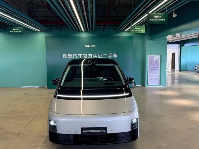 Li Auto MEGA — Фото автомобиля 2