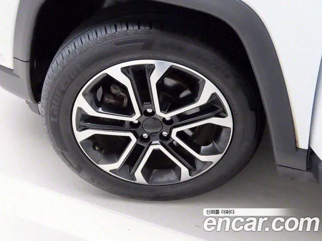 Jeep Compass Compass 2 поколение 2.4 Limited 2WD — Фото автомобиля 19