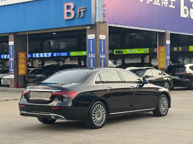 Mercedes-Benz E-Class — Фото автомобиля 19