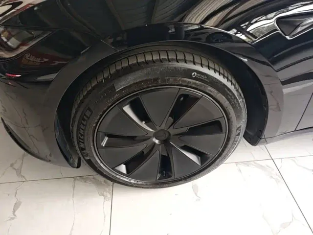 Tesla Model 3 — Фото автомобиля 22