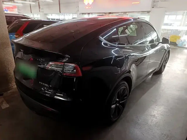 Tesla Model Y — Фото автомобиля 6