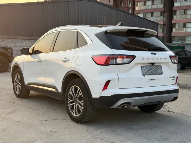 Ford Escape — Фото автомобиля 4