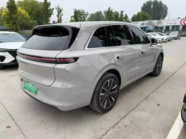 Li Auto L6 — Фото автомобиля 9