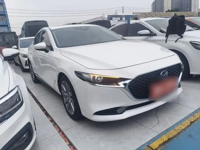 Mazda Axela — Фото автомобиля 3