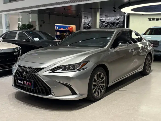 Фотография автомобиля — Lexus ES