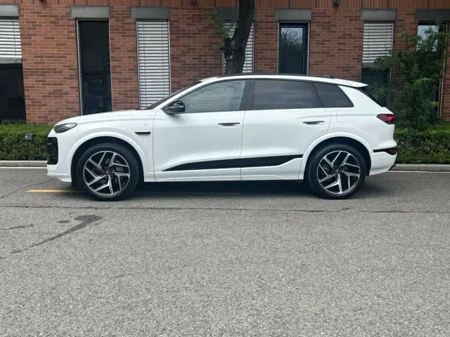 Audi Q6L e-tron — Фото автомобиля 6