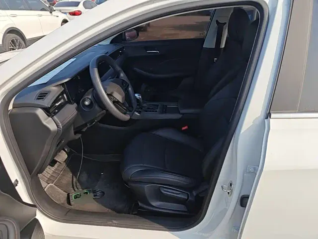 Roewe i5 — Фото автомобиля 15