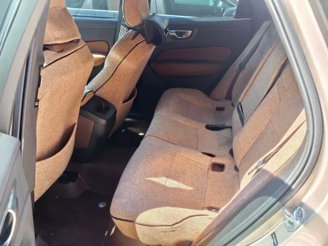 Volvo XC60 — Фото автомобиля 8