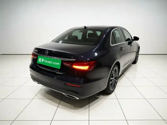 Mercedes-Benz E-Class — Фото автомобиля 4