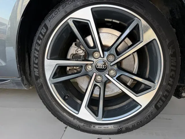 Audi A4L — Фото автомобиля 16