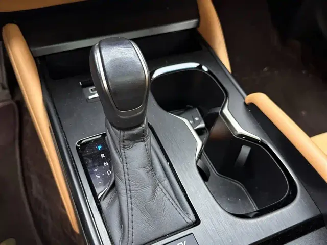 Lexus ES — Фото автомобиля 15