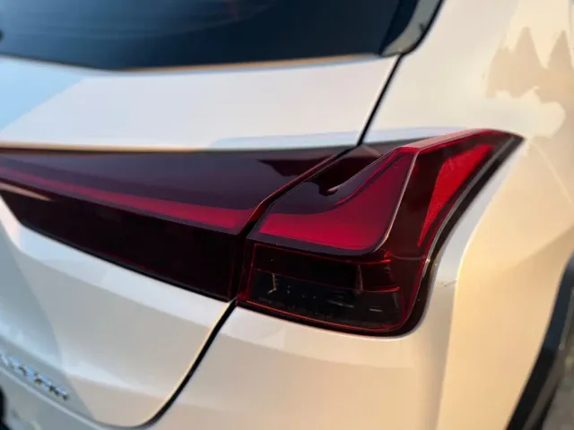 Lexus UX — Фото автомобиля 12