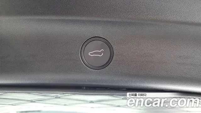 Tesla Model Y — Фото автомобиля 24