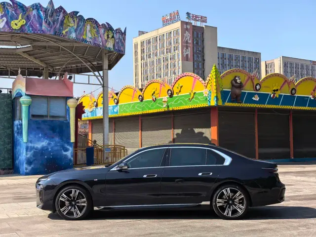 BMW 7 Series — Фото автомобиля 7