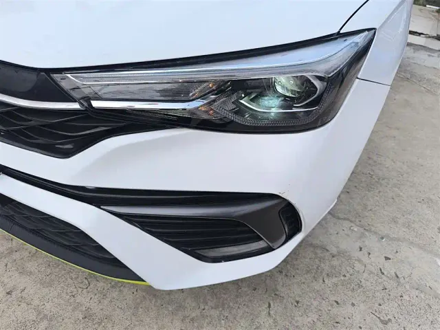 Roewe i5 — Фото автомобиля 23