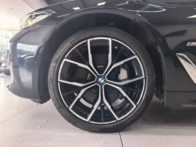 BMW 5 Series — Фото автомобиля 19