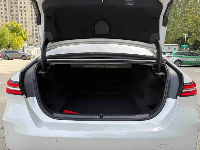 BMW 5 Series — Фото автомобиля 14
