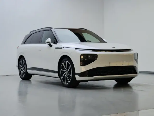 Xpeng G9 — Фото автомобиля 3