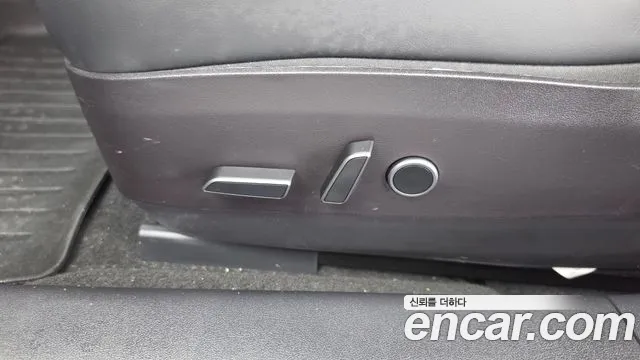 Tesla Model 3 — Фото автомобиля 29