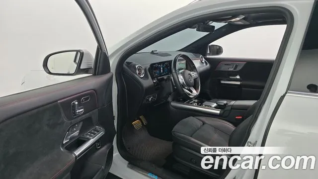 Mercedes-Benz EQA — Фото автомобиля 10