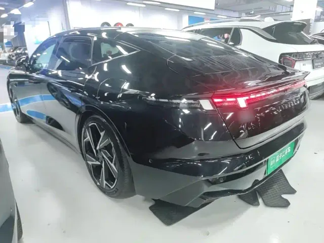 Lynk & Co Z10 — Фото автомобиля 4