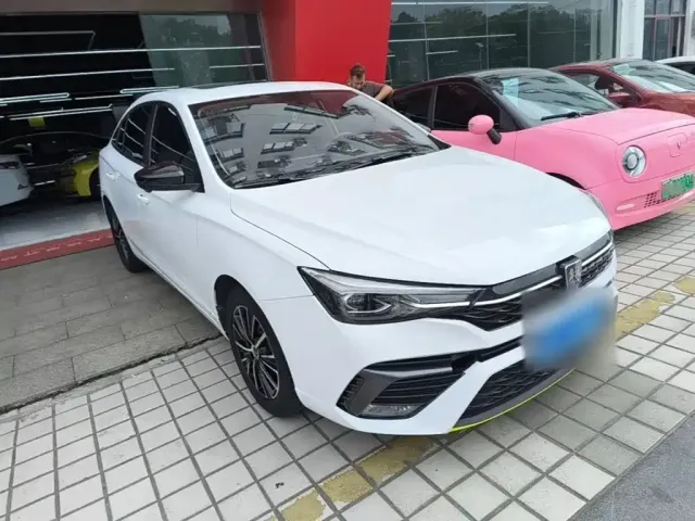 Roewe Roewe i5 2021 1.5L CVT Diamond Edition — Фото автомобиля 3