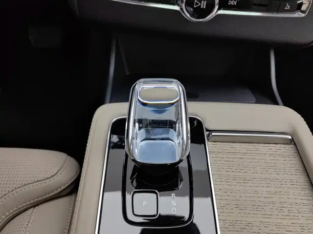 Volvo XC90 — Фото автомобиля 13