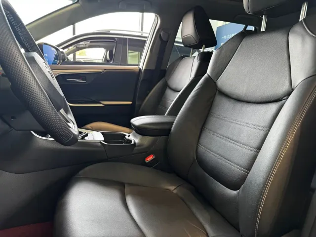 Toyota RAV4 — Фото автомобиля 12