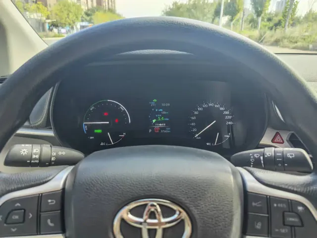Toyota Granvia — Фото автомобиля 9