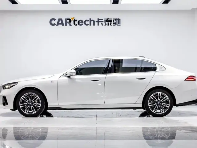 BMW 5 Series — Фото автомобиля 3