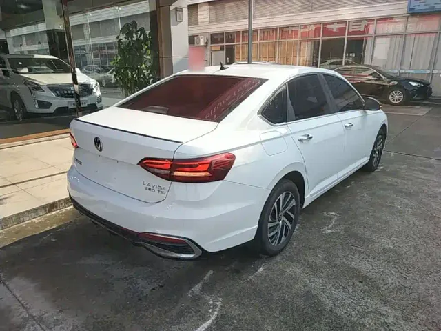 Volkswagen Lavida — Фото автомобиля 6