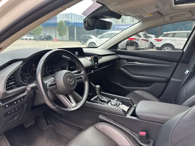 Mazda Axela — Фото автомобиля 13