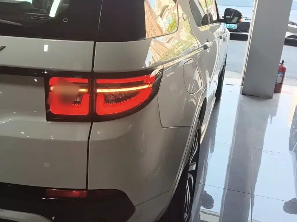 Land Rover Land Rover Discovery Sport PHEV 2022 Facelift P300e Plug-in Hybrid — Фото автомобиля 7