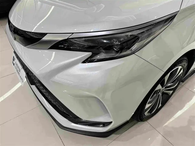 Toyota Granvia — Фото автомобиля 3