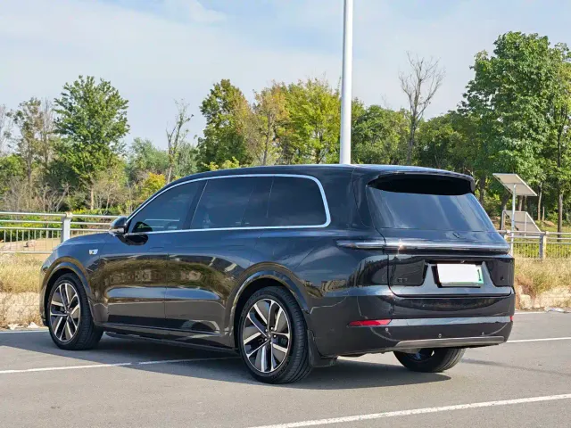 Li Auto L9 — Фото автомобиля 10