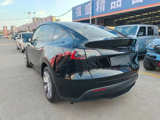 Tesla Model Y — Фото автомобиля 7