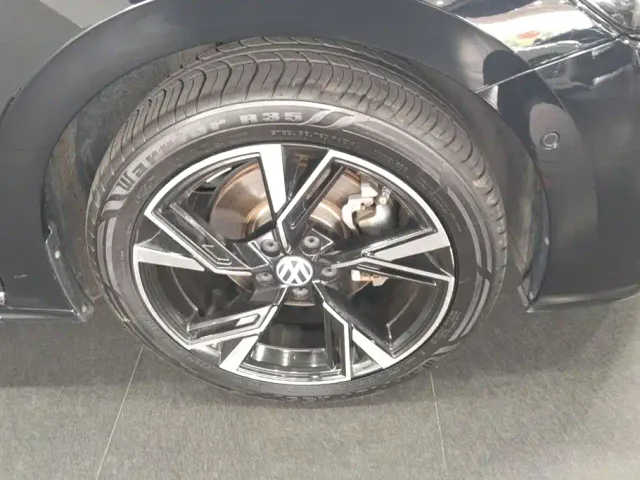 Volkswagen Passat — Фото автомобиля 6